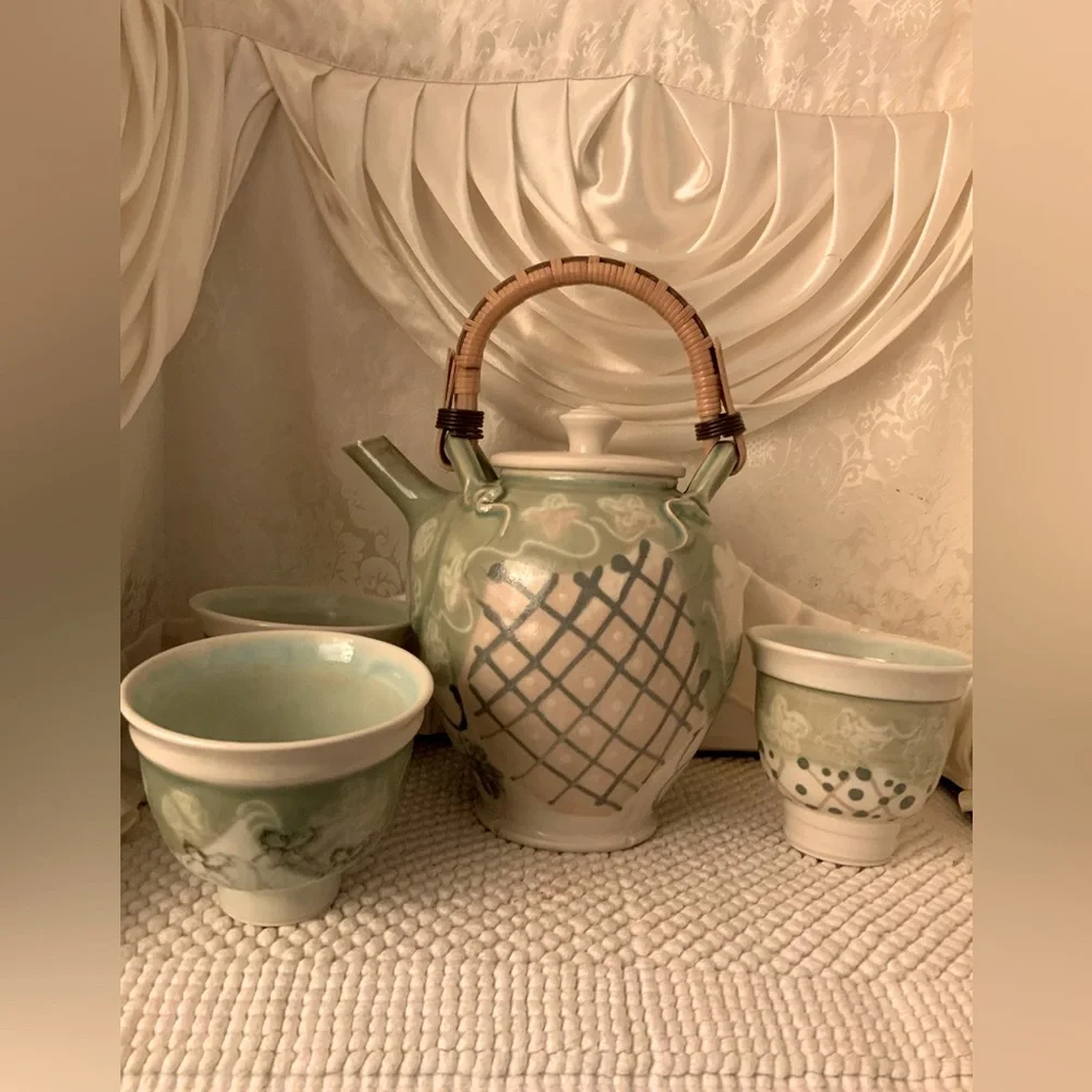 JAPANESE TEAPOT & 3 CUPS